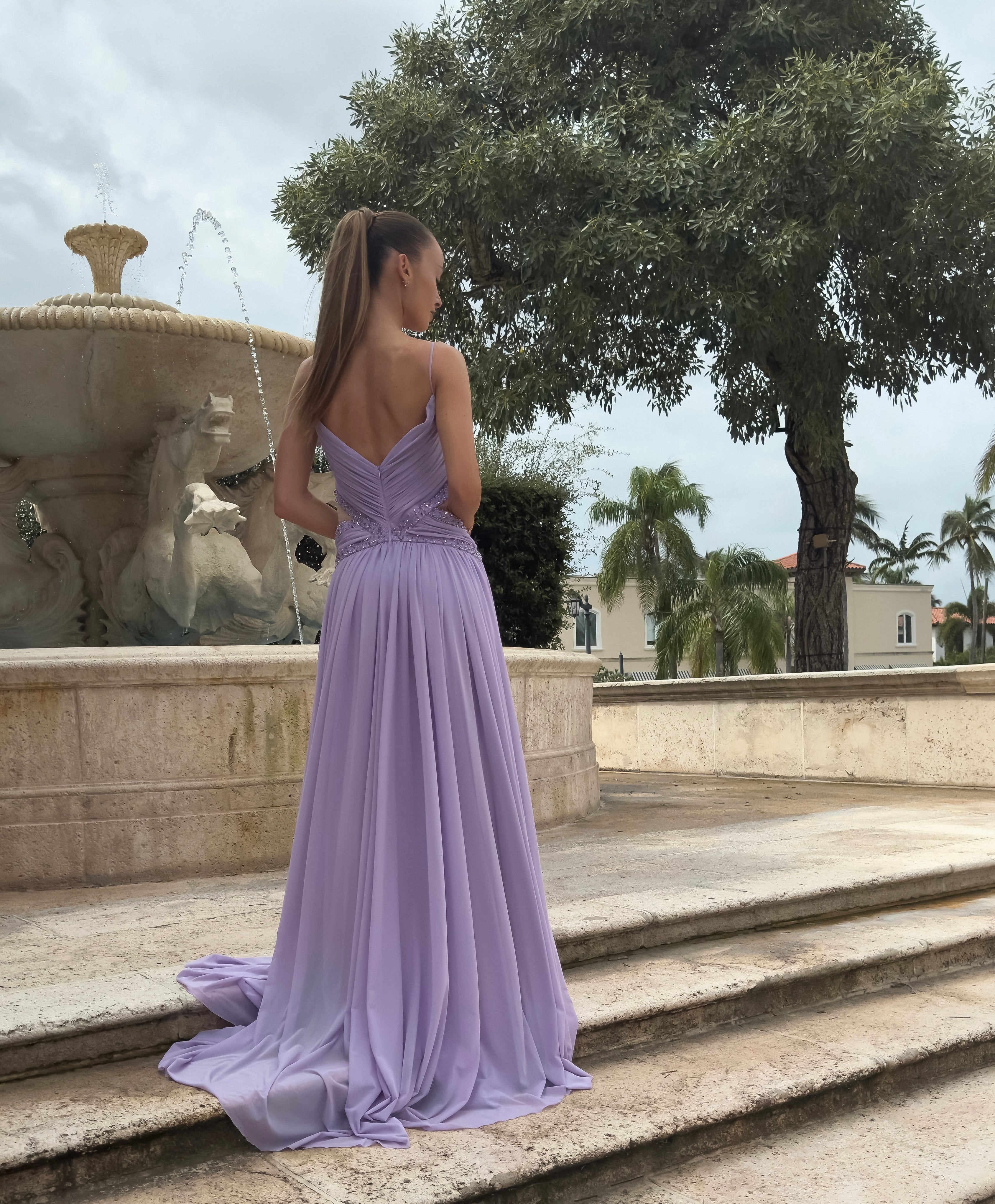 Lilac Serenity gown – Soft and elegant lilac evening dress with a flowing silhouette, perfect for weddings, galas, and formal occasions. Featuring a graceful design and delicate fabric for a serene, sophisticated look